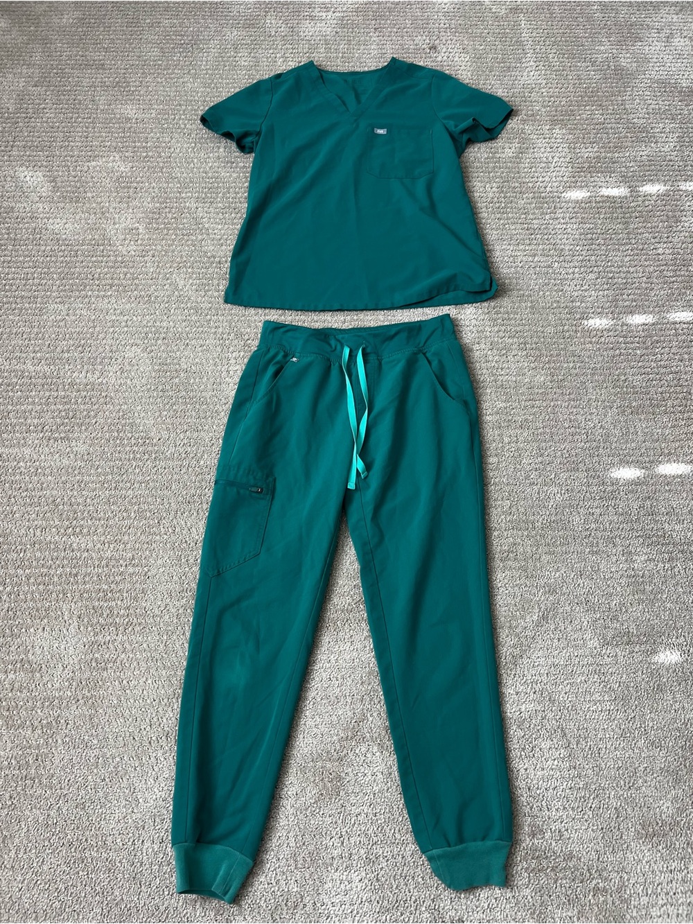Figs Teal Green Scrub Top & Jogger Pants Set